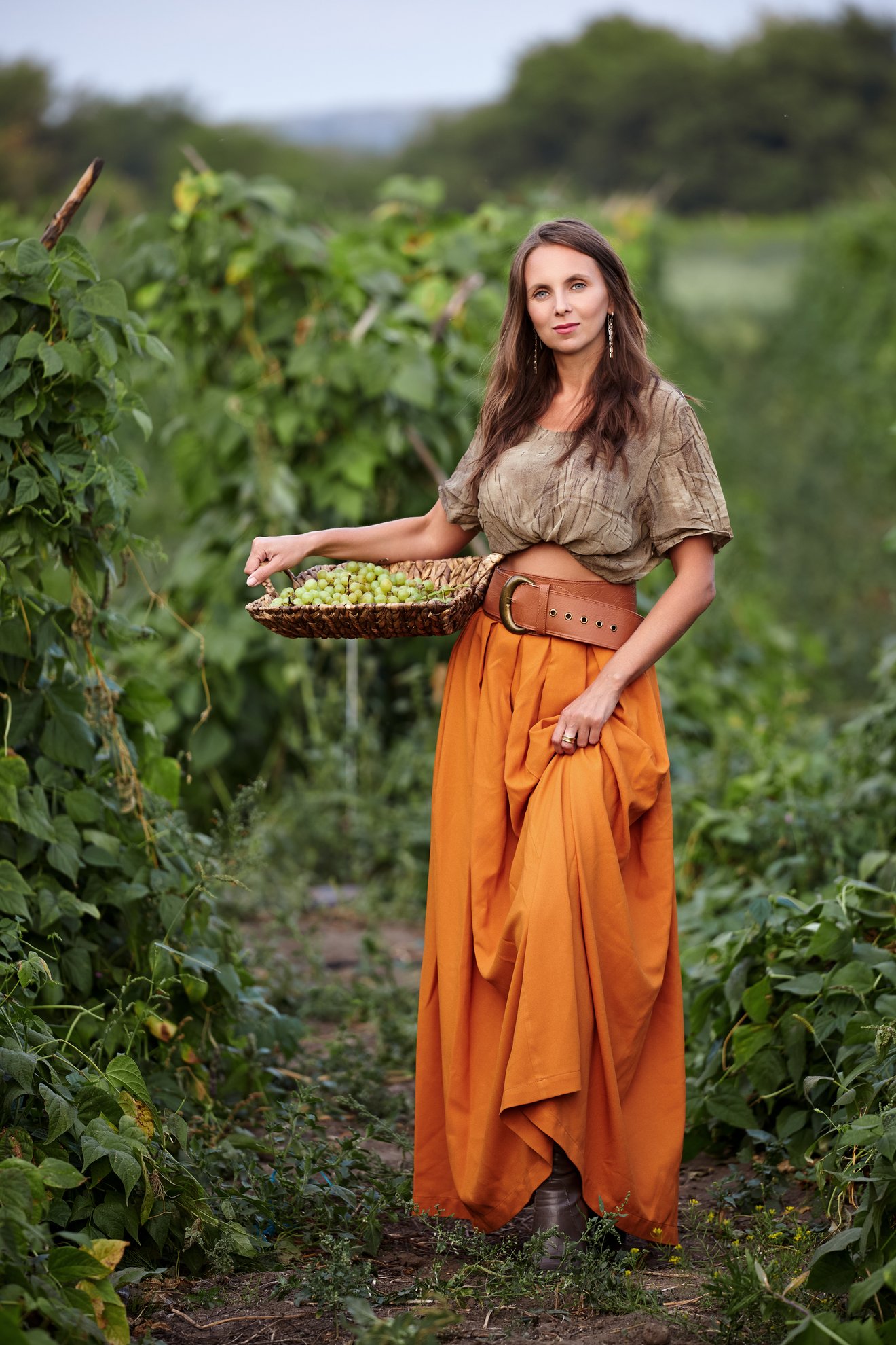 girl with  gathering grapes-Seed Nft
